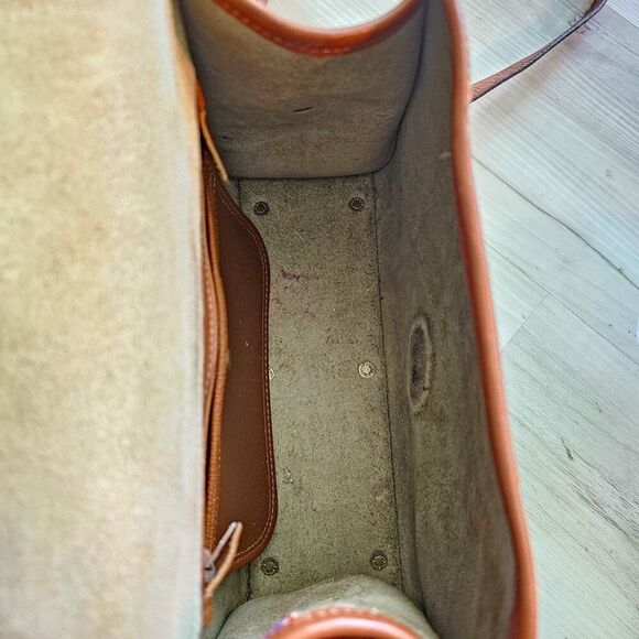 Vintage Dooney & Bourke Essex Tan & Cream All Weather Leather AWL Crossbody - Picture 10 of 14
